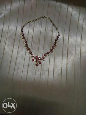Gold necklace weighing gms available for