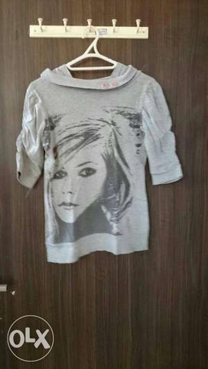 Lady printed gray color cotton t-shirt