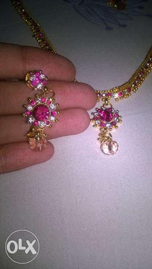 Necklace set..pink and white stones