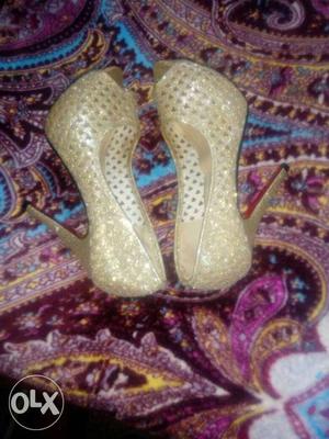 Nice sandals with good condition, only wear one