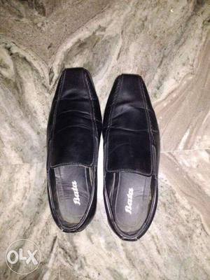 Pair of size 7 black bata formal shoes,used very less