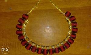 Red Oval Pendant Gold Collar Necklace