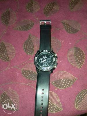 Round Shape Chronograph Watch With Black Strap