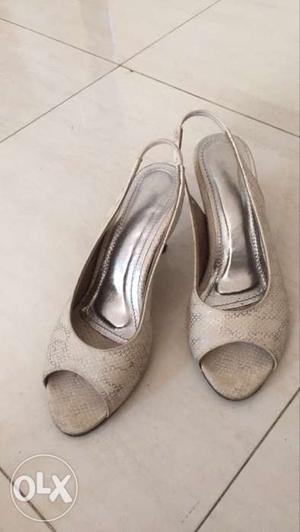 White sandals, size 37, good condition, 3 inch