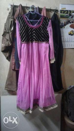 Women's Black And Pink Long Sleeved Abaya