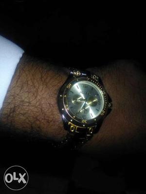 Wrist watch steel back golden new watch only 1