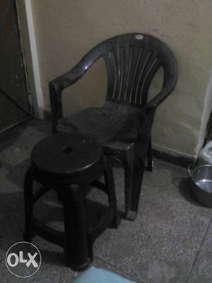 2 chair & 2 stool very good condition.