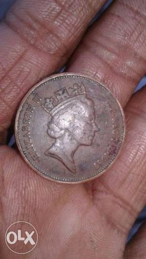 Round Gold Elizabeth 2 Coin