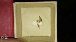 White gold ring with diamond stone with guarantee