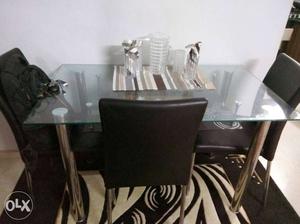 4 seater dinning table, in very gud condition,