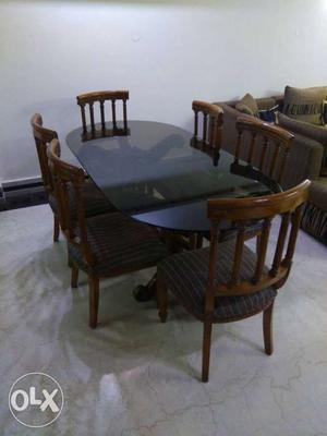 6 seater dining table in good condition made of