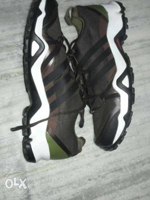 Adidas original Brown hiking shoe size 10 brand new