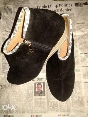 Black velvet boots in a very good condition