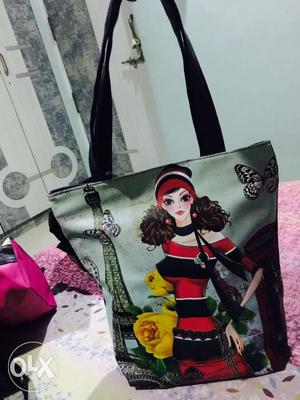 Ladies shoping bag with mobile pocket in it