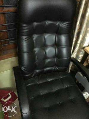 Office chairs one Monte used qud quality
