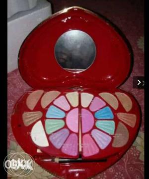Red Heart Shaped Make-up Palette
