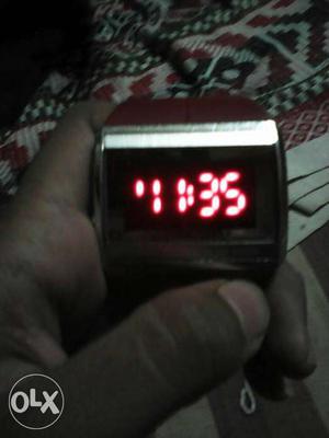 Red coloured led touch screen watch in good