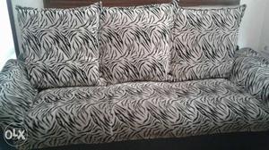Sofaset 7 seater for sell new n good in condition