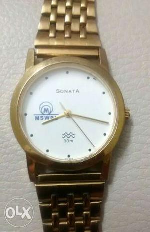 Used but in excellent condition Sonata watch.