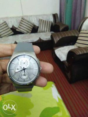 Watch is in excellent show room condition