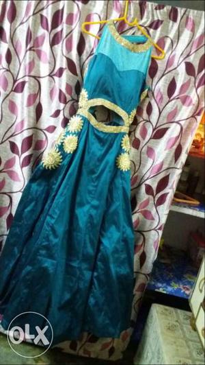 Women's Blue And Yellow Silk Scoop Neck Sleeveless Dress