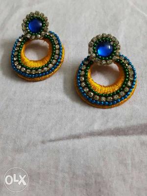 Women's Pair Of Blue, Yellow, And Brown Earings