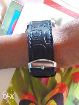 Black Guess Wrist Watch With Leather Strap