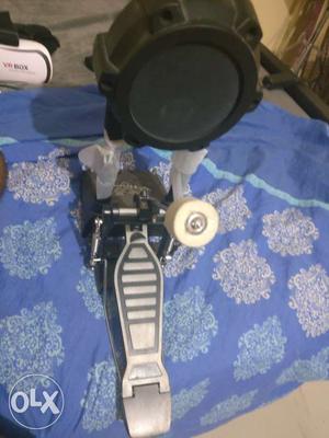 Electronic drum foot with pedal