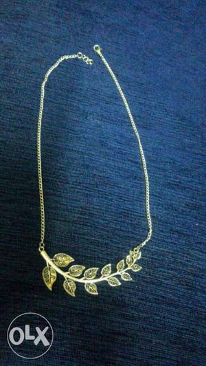 Leaf necklace stunning piece available in both