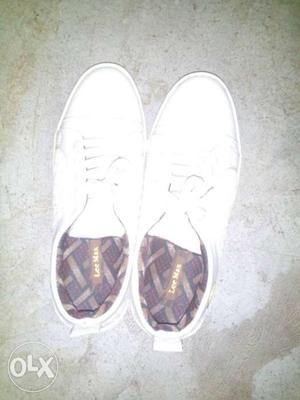 New white shoes of Leemax only 2 time used for