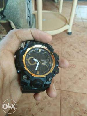 Only 1 month used.I want to biy new watch thats