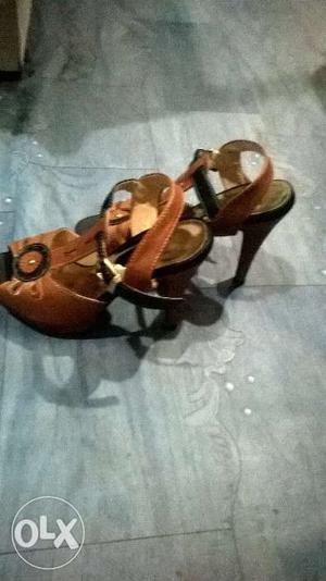 Size 35. Brown and black