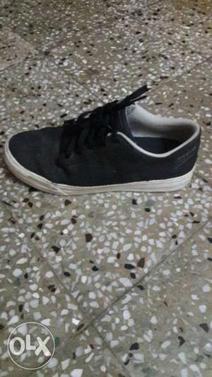 Supra Black Shoe (size 8)