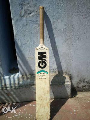 White And Brown Wooden Gm Cricket Paddle