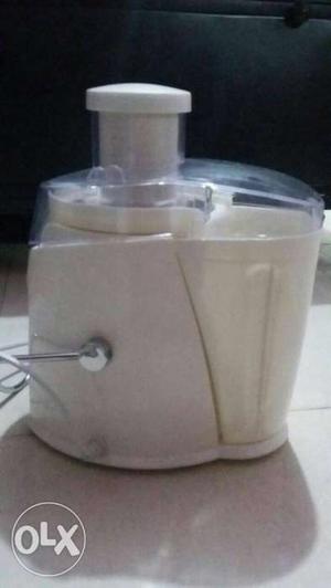 Bajaj juicer, one time use only with 2years