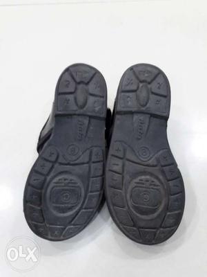 2 Pair of Shoe (Crocs & Bata)