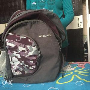 5 zipper bag in good condition grey and purple