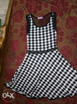Black And White Grid Scoop Neck Sleeveless Mini Dress