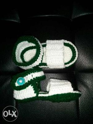 Crochet handmade baby sandal.