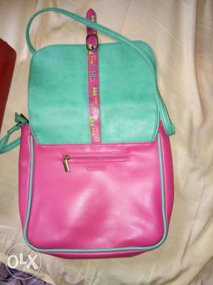 Fancy chumbak sling bag in very good condition..