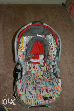 Graco Baby Car Seat Carrier and Base