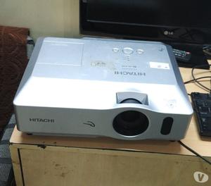 Hitachi CPX wx410 Multimedia Projector in Excellent Conditio