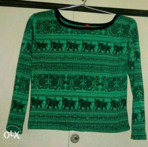 Green elephant pattern casual crop top at a very low price!!