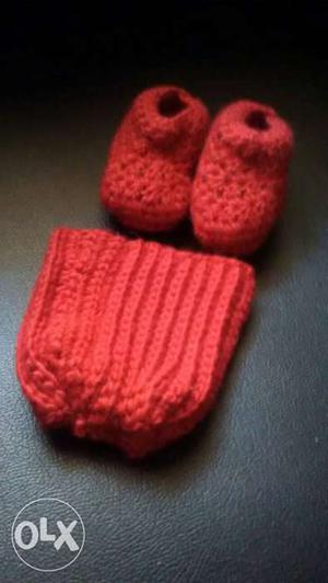 Wollen crochet cap and booties for new born
