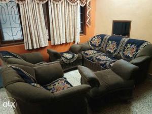 3+2+2 seat Sofa set. In good condition