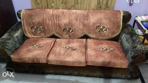 5 seater heavy sofa set on a throw away price due