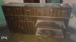 A counter in good condition 4 month old without.