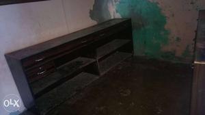 A counter in good condition 4 months old like a
