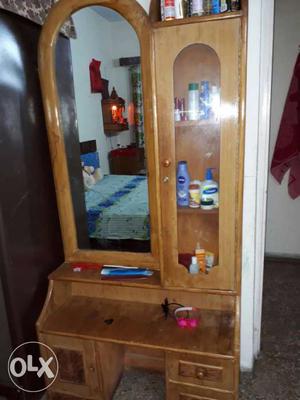 A dressing table in good condition. selling at