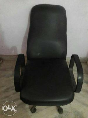Black Leather Pad Office Rolling Armchair